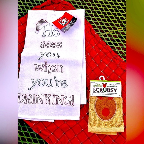🎄🥂SOLD~Christmas Kitchen Towel & Reindeer Wash Cloth.  Cheers to another Year‼️ - Picture 1 of 6